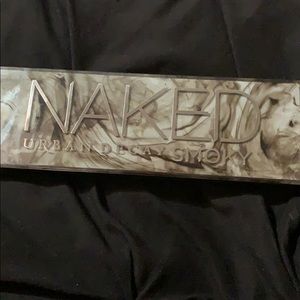 Urban Decay Naked Smoky eyeshadow palette